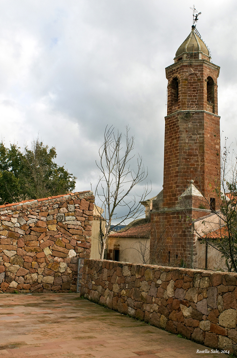 Sa Caminera, dettaglio del campanile della chiesa di San Lorenzo 